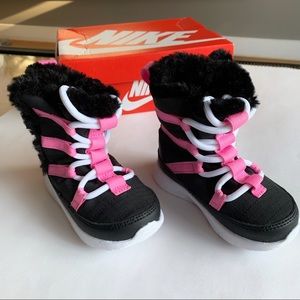 Nike • Venture Water Resistant Lined Sneaker Boots